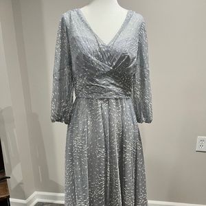 Gorgeous Adrianna Papell Dress, size 6